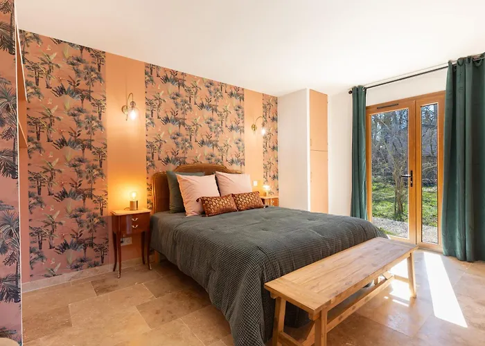 Mas Neuf De Romanin : Mas Provencal Familial