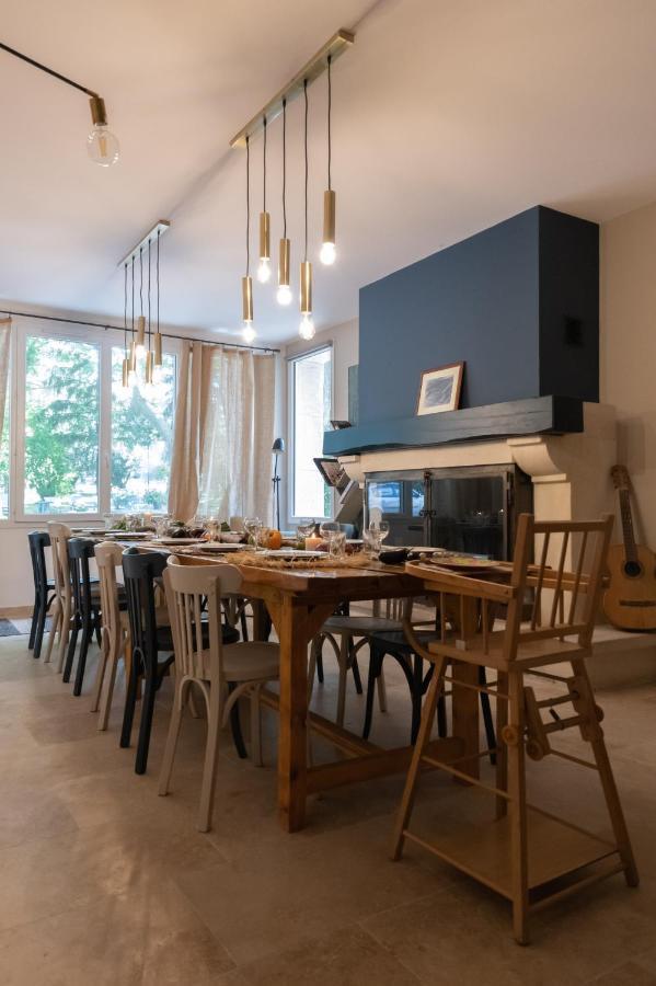 Mas Neuf De Romanin : Mas Provencal Familial