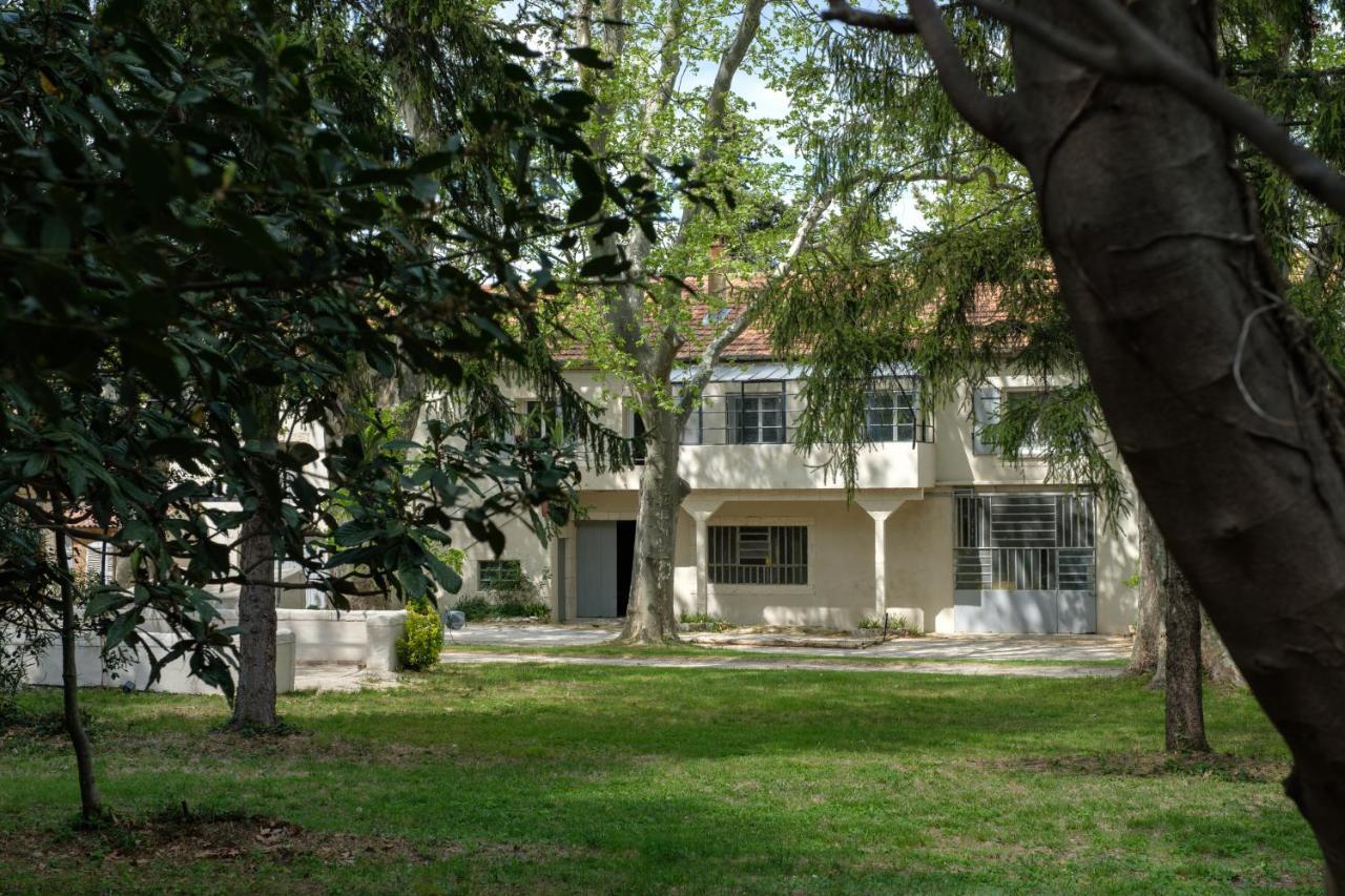 Mas Neuf De Romanin : Mas Provencal Familial Apartment *