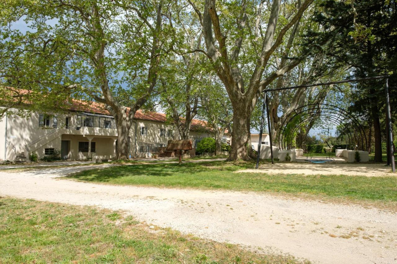 Mas Neuf De Romanin : Mas Provencal Familial Saint-Remy-de-Provence