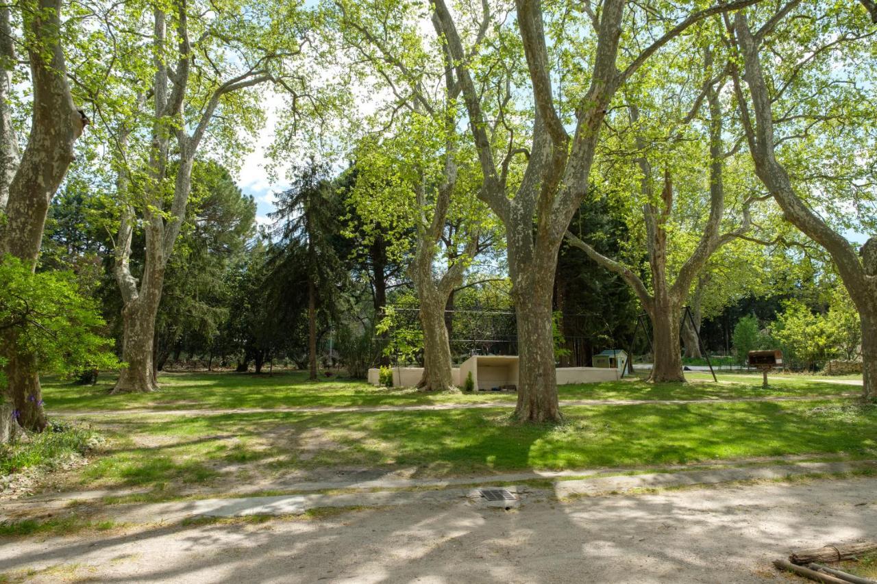 Mas Neuf De Romanin : Mas Provençal Familial Apartment Saint-Rémy-de-Provence