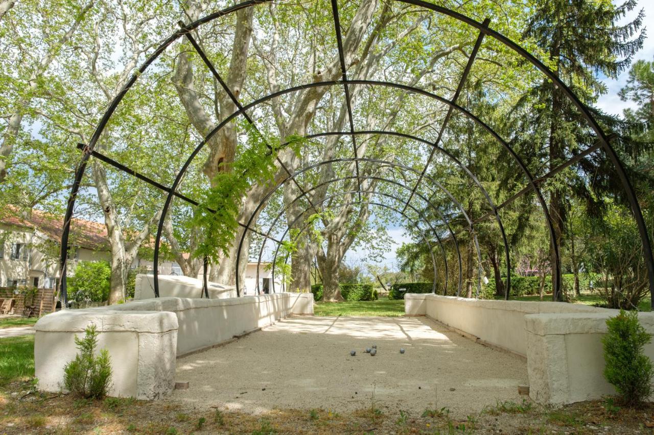 Mas Neuf De Romanin : Mas Provençal Familial Apartment