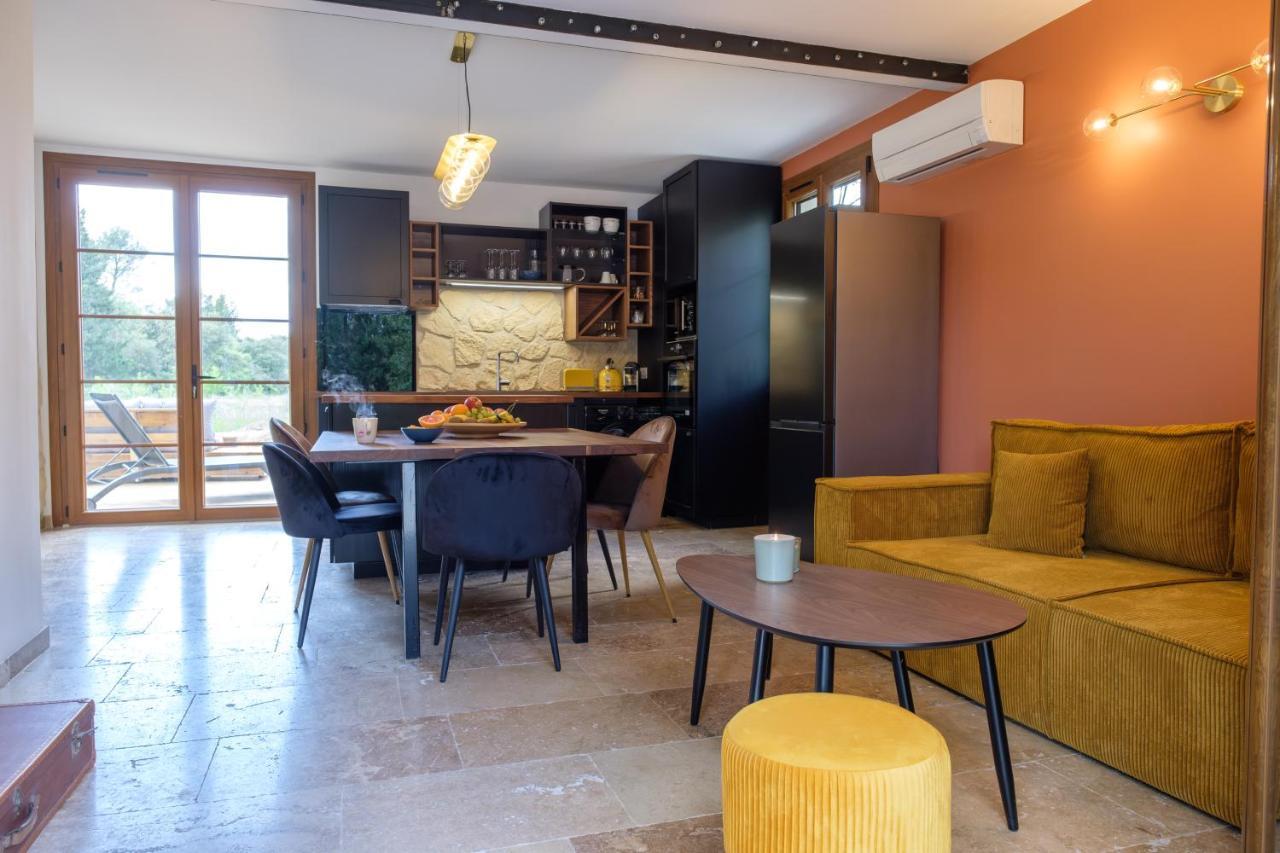 Mas Neuf De Romanin : Mas Provençal Familial Apartment Saint-Rémy-de-Provence