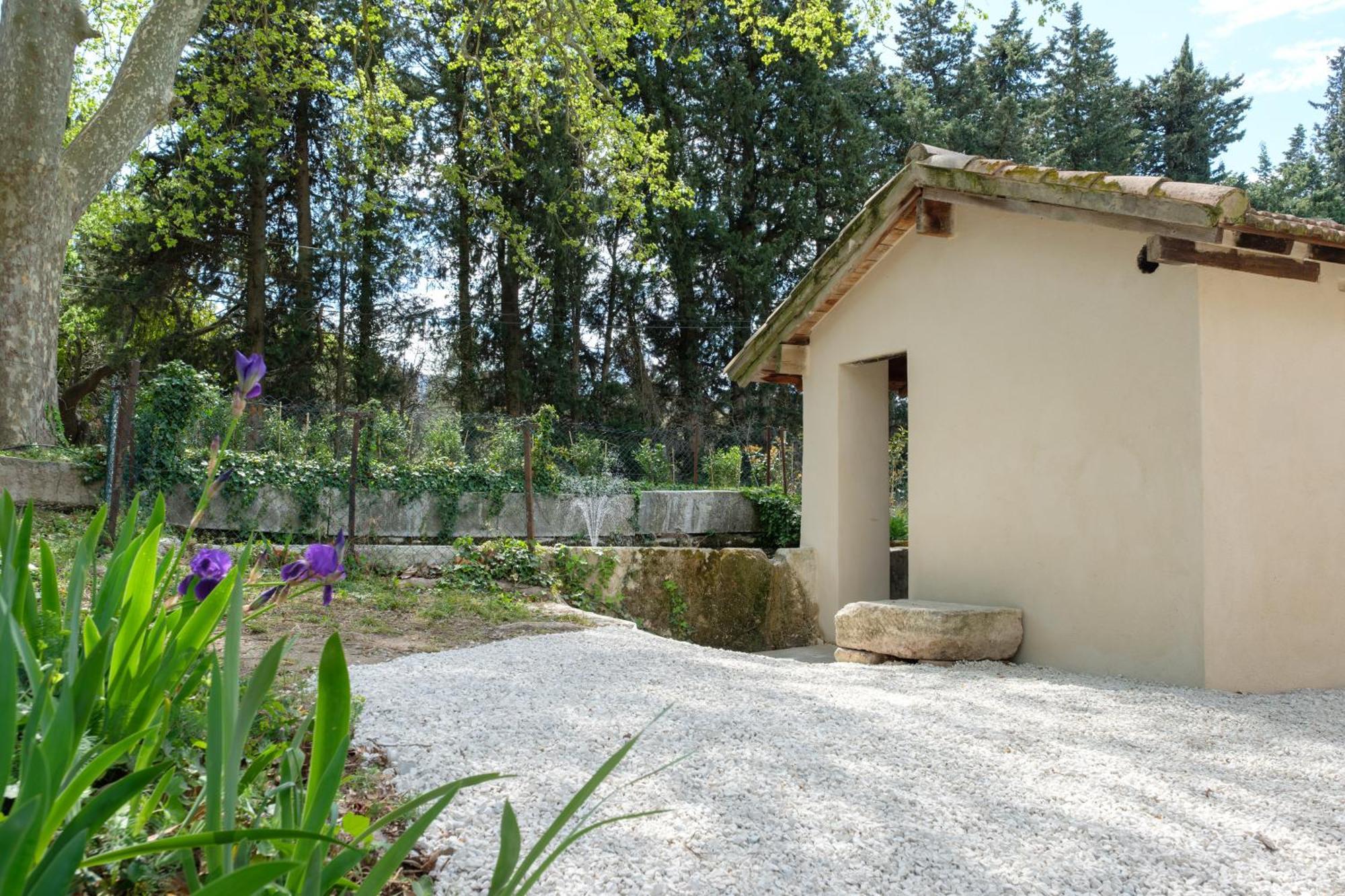 Mas Neuf De Romanin : Mas Provencal Familial Apartment Saint-Remy-de-Provence