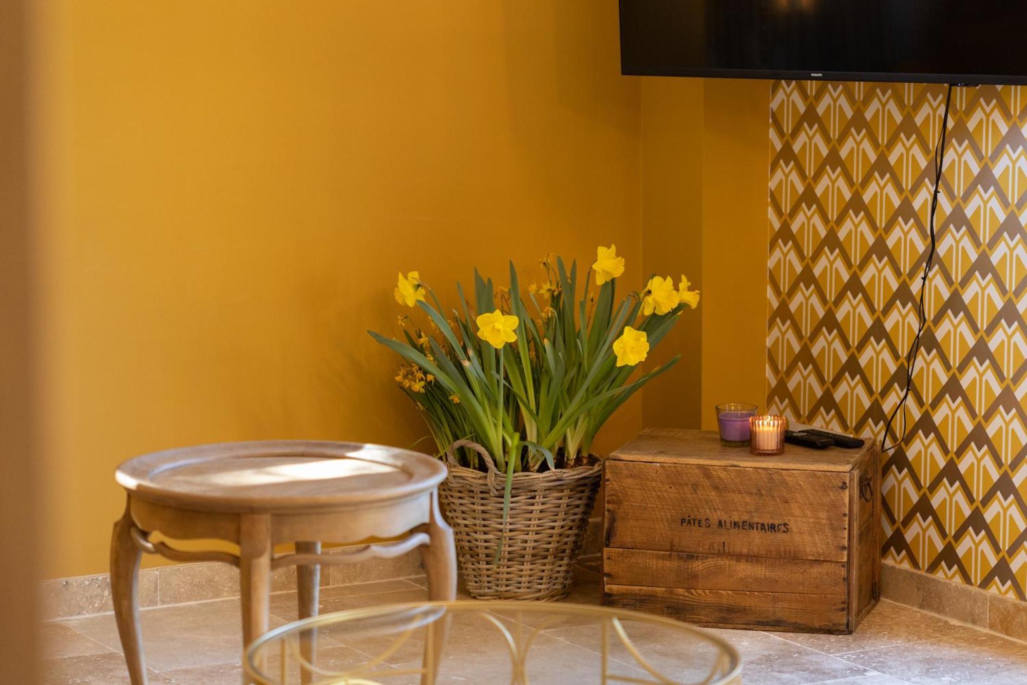 Mas Neuf De Romanin : Mas Provencal Familial Apartment Saint-Remy-de-Provence
