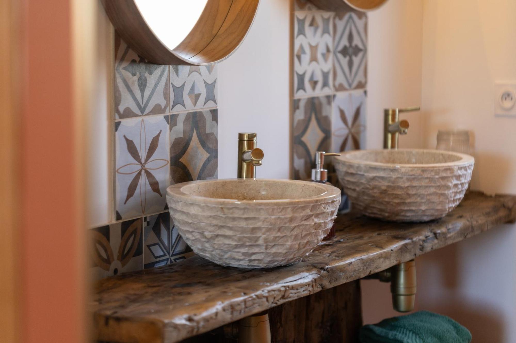 Mas Neuf De Romanin : Mas Provencal Familial Apartment