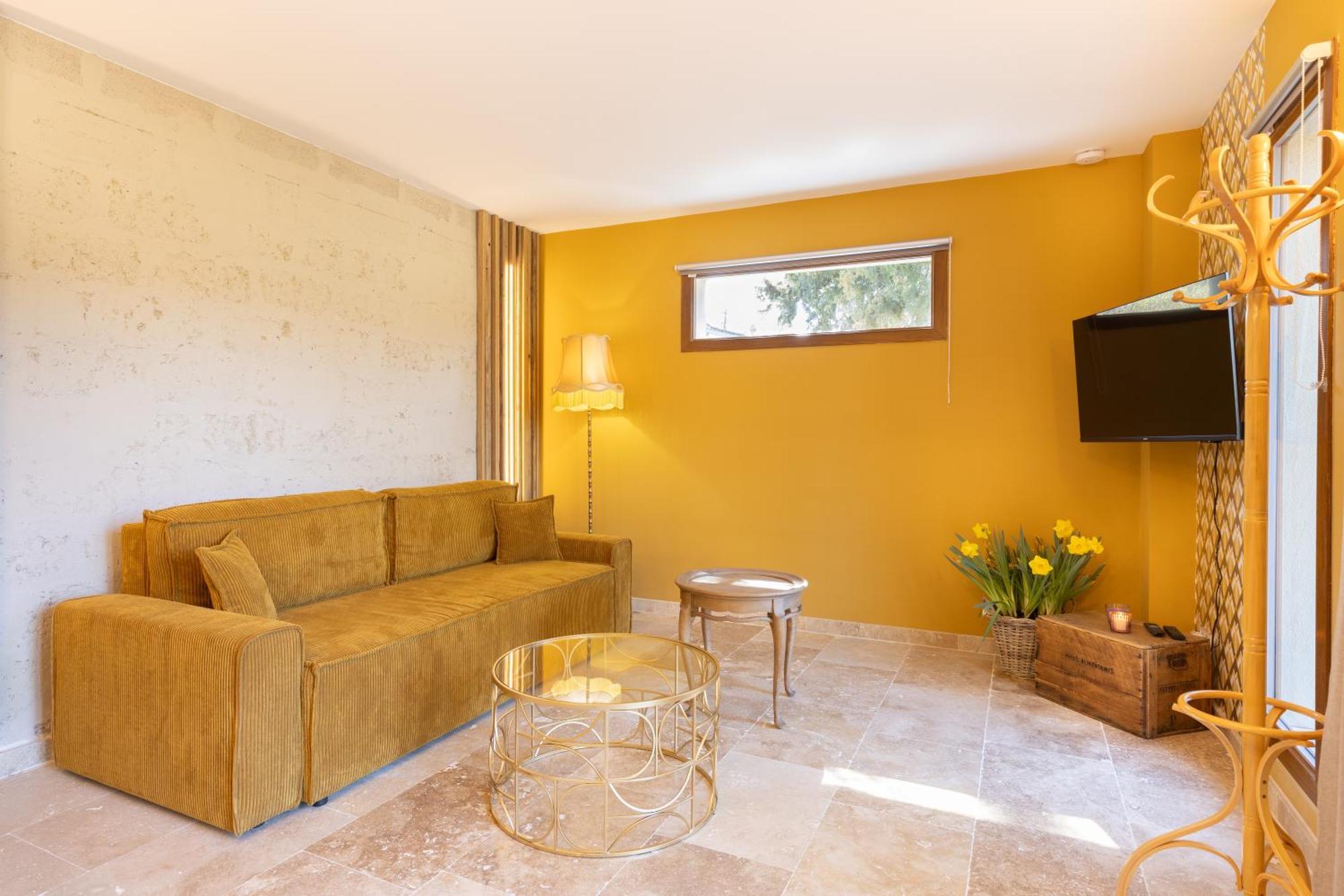 Mas Neuf De Romanin : Mas Provencal Familial Apartment Saint-Remy-de-Provence