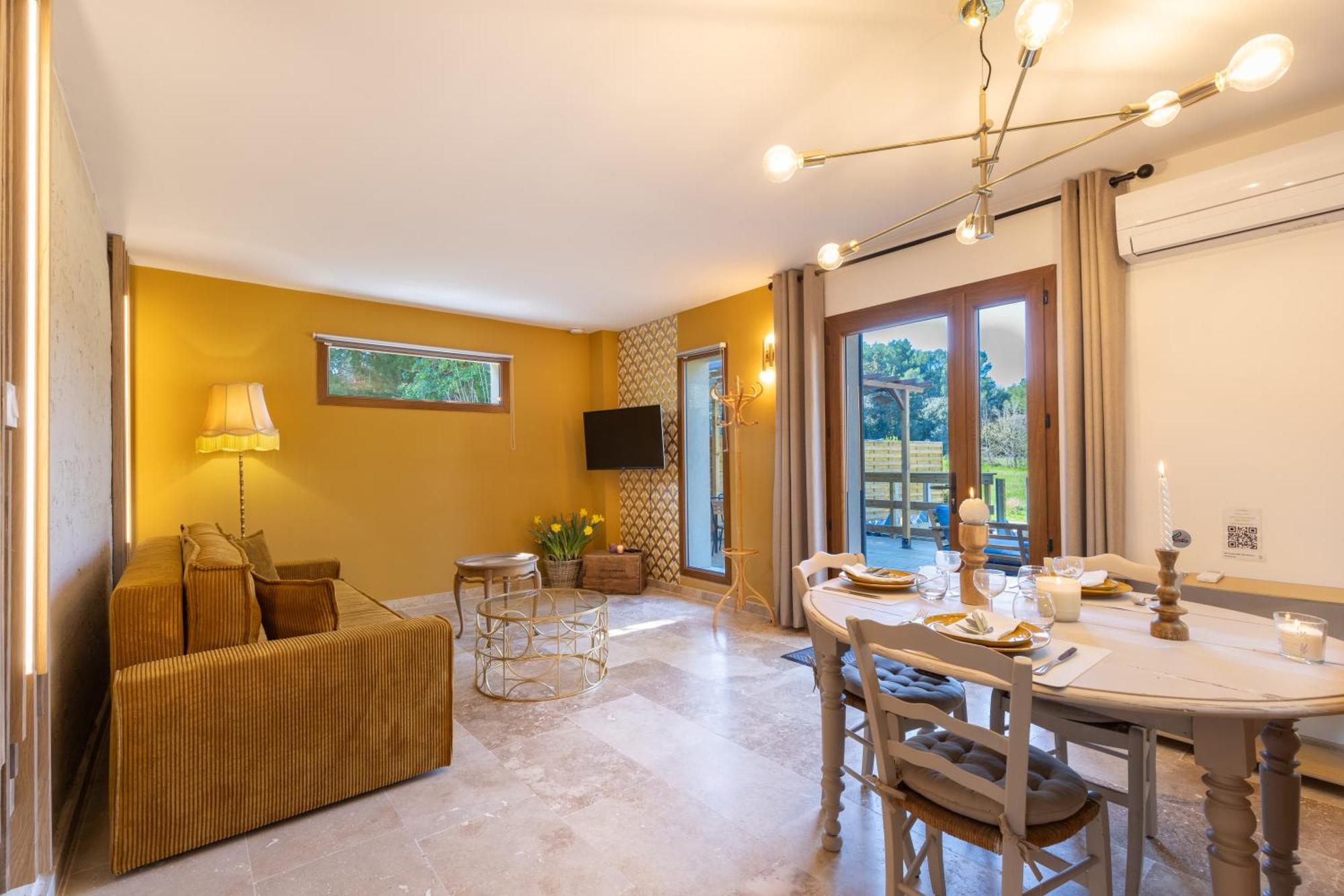 Mas Neuf De Romanin : Mas Provencal Familial Apartment *